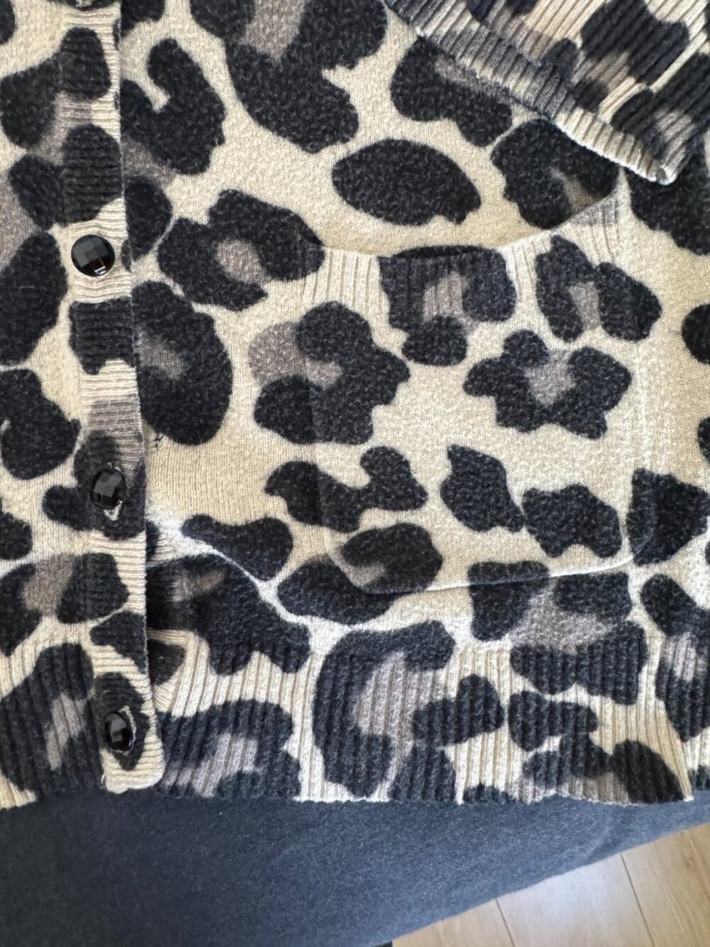 EUC Leopard Print Button Front Cardigan Sz L - Picture 5 of 7